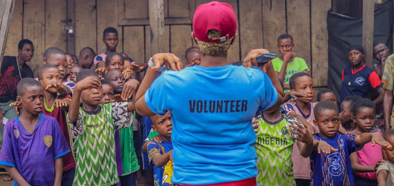 Aider l&rsquo;Enfance en Afrique Australe : Une Urgence Humanitaire et un Projet d&rsquo;Espoir